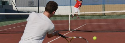 raquettes de tennis et balles de tennis