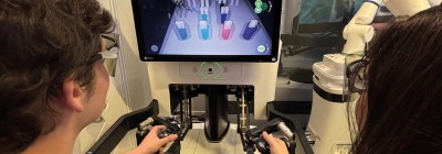 Les &eacute;tudiants de la licence pro IMB testent des &eacute;quipements innovants au salon de l'ing&eacute;nierie biom&eacute;dicale