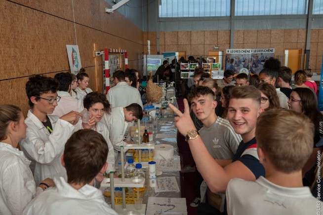  l'UBS organise une opération de médiation scientifique à destination de collégiens et lycéens lorientais, 
